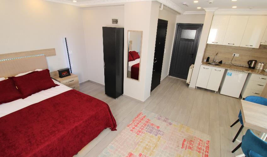 En fazla 2 yetişkin + 1 bebek (0-2 yaş).