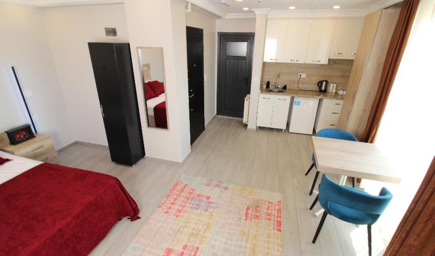 En az 2 yetişkin, En fazla 2 yetişkin + 1 bebek (0-2 yaş).