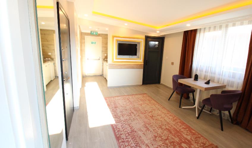 En fazla 4 yetişkin + 1 çocuk + 1 bebek (0-2 yaş) veya 3 yetişkin + 1 çocuk + 1 bebek (0-2 yaş).