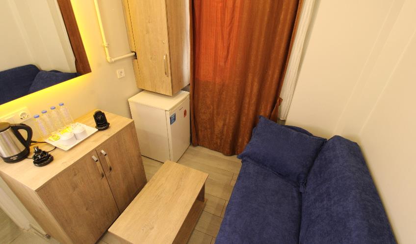 En az 4 yetişkin, En fazla 4 yetişkin.