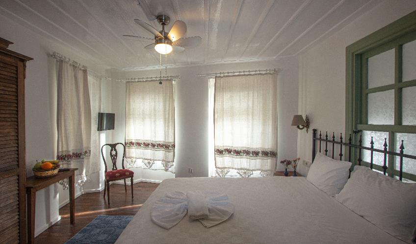 En fazla 2 yetişkin.