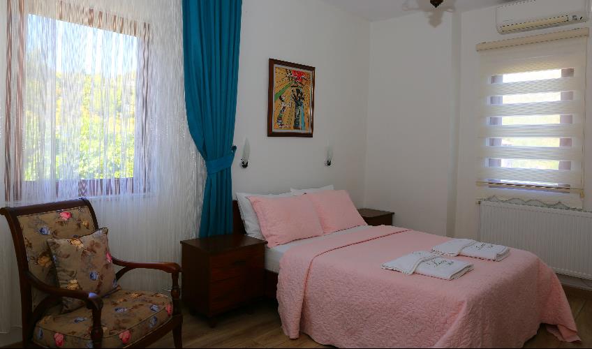 En fazla 2 yetişkin.