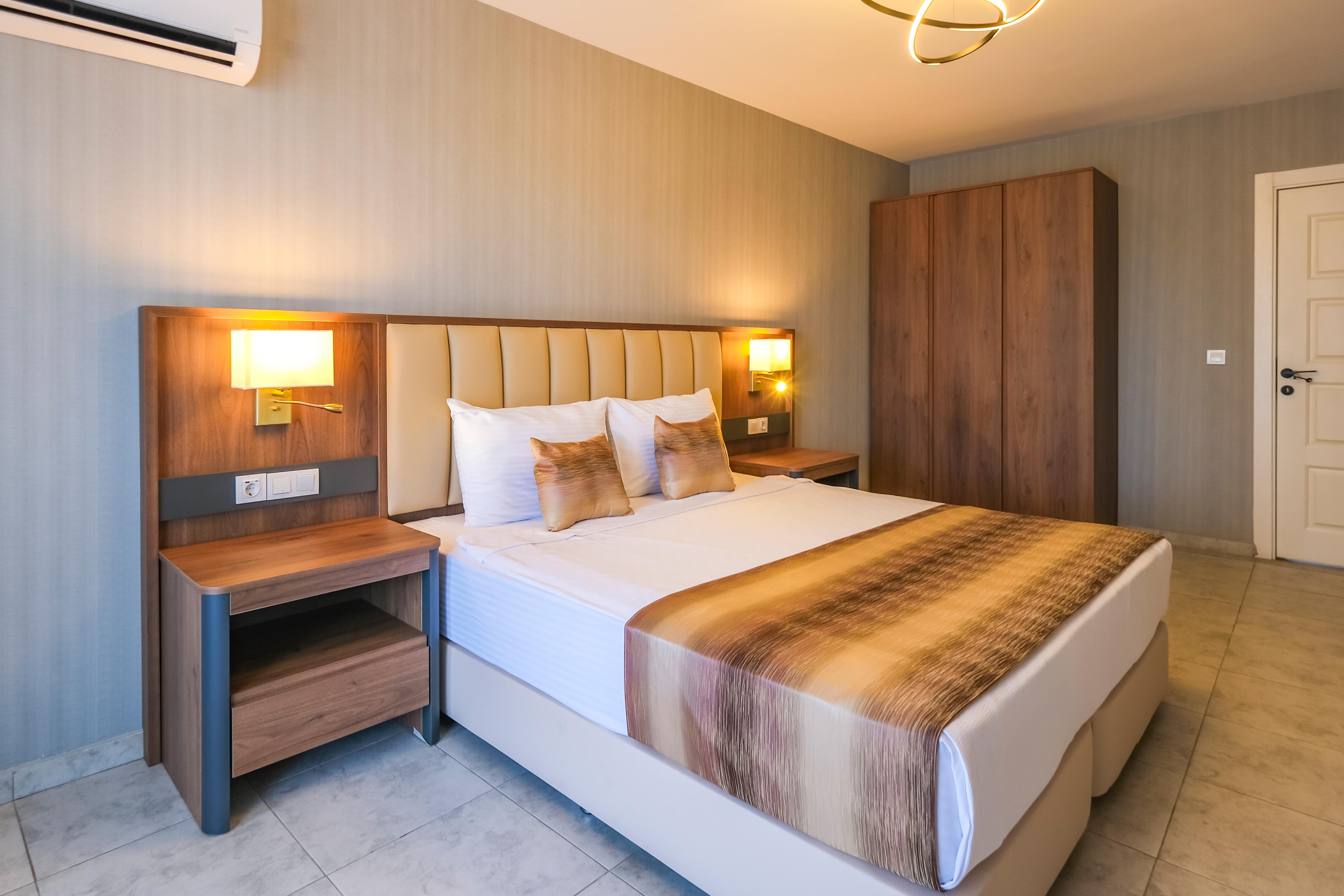 En fazla 3 yetişkin + 1 çocuk veya 2 yetişkin + 2 çocuk.