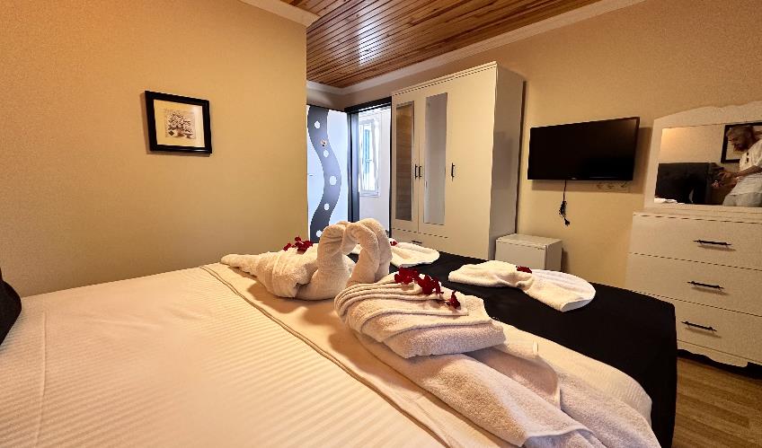 En fazla 4 yetişkin.