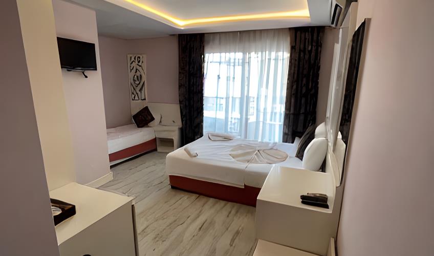 En fazla 2 yetişkin + 1 çocuk + 1 bebek (0-2 yaş) veya 1 yetişkin + 1 çocuk + 1 bebek (0-2 yaş).