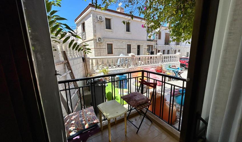 En fazla 3 yetişkin + 1 bebek (0-2 yaş).