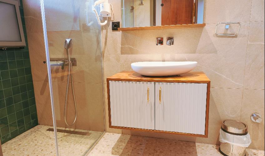 En az 2 yetişkin, En fazla 2 yetişkin.