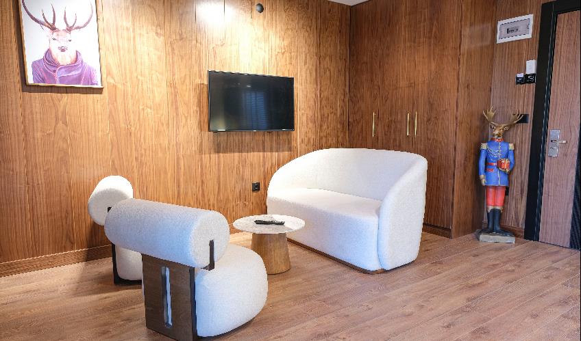 En az 2 yetişkin, En fazla 2 yetişkin.