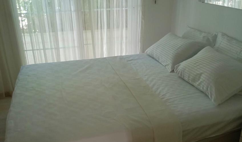 En fazla 3 yetişkin + 1 bebek (0-2 yaş).