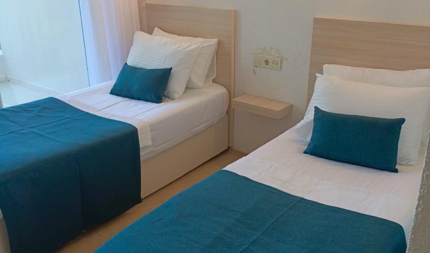 En fazla 2 yetişkin.