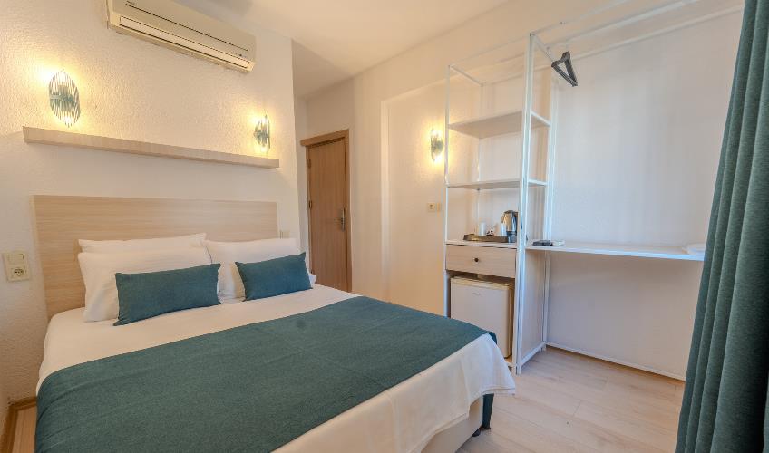 En fazla 2 yetişkin.