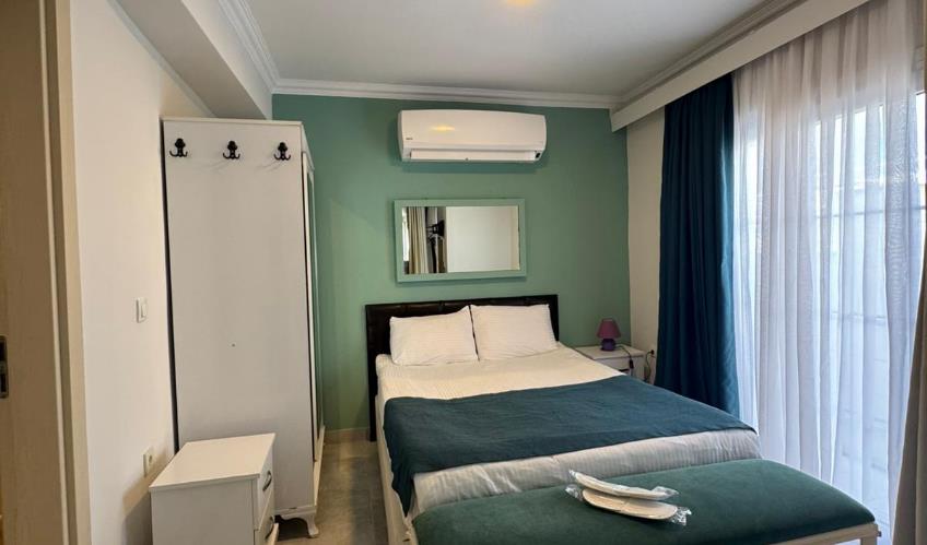 En az 2 yetişkin, En fazla 3 yetişkin.