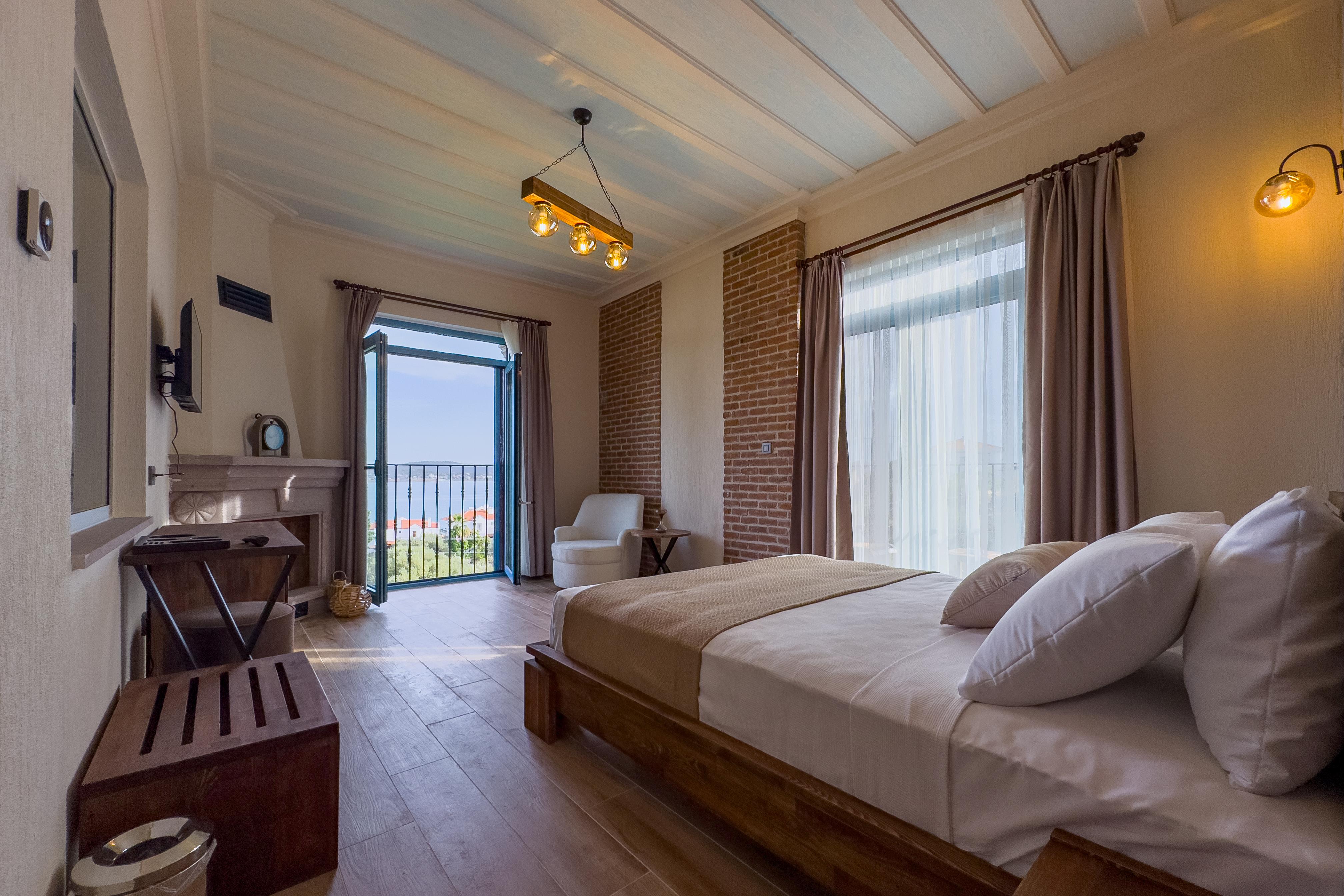 En fazla 2 yetişkin + 1 çocuk veya 1 yetişkin + 1 çocuk.