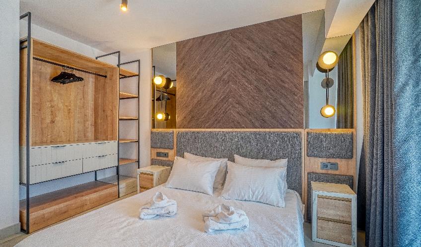 En fazla 2 yetişkin.