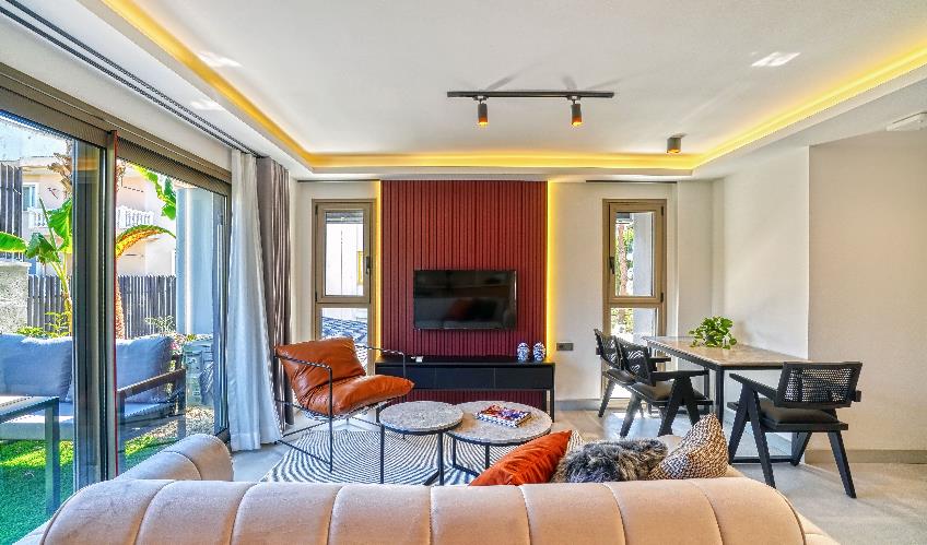 En fazla 3 yetişkin.