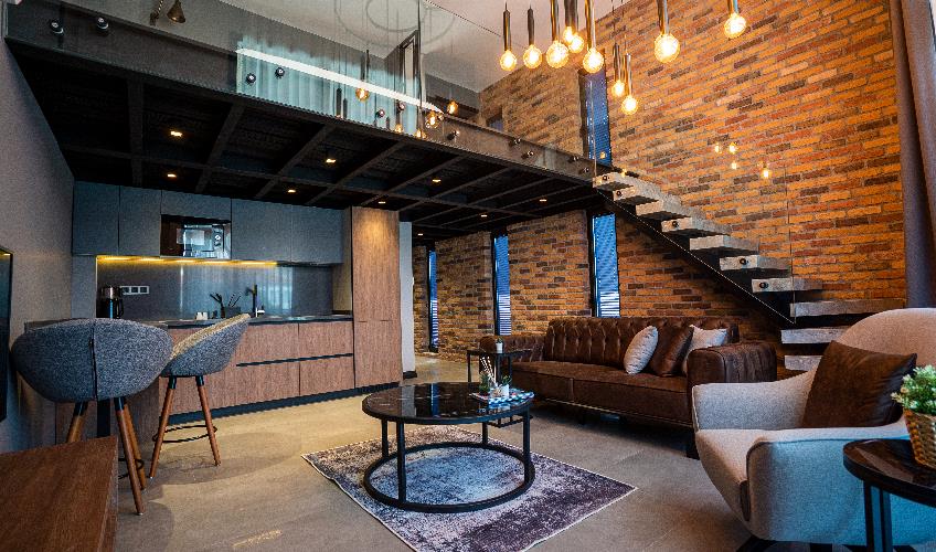 En fazla 3 yetişkin.