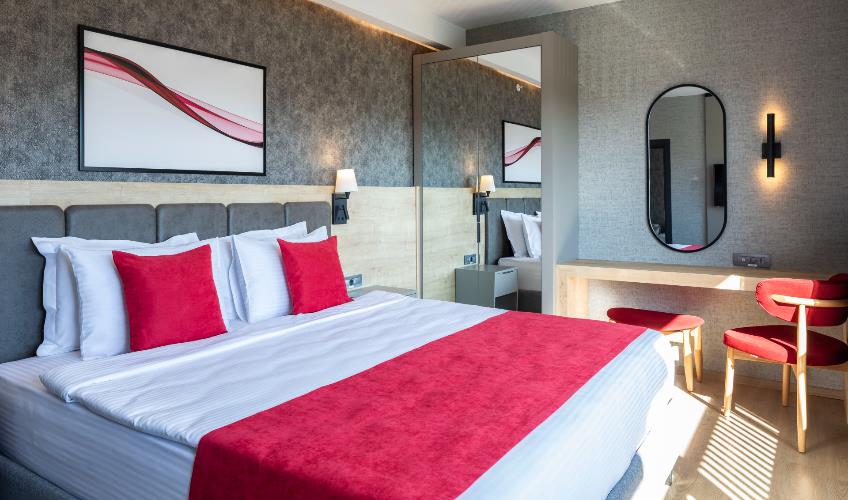 En az 2 yetişkin, En fazla 3 yetişkin + 2 çocuk veya 2 yetişkin + 2 çocuk.