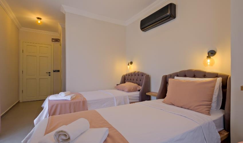 En fazla 2 yetişkin.