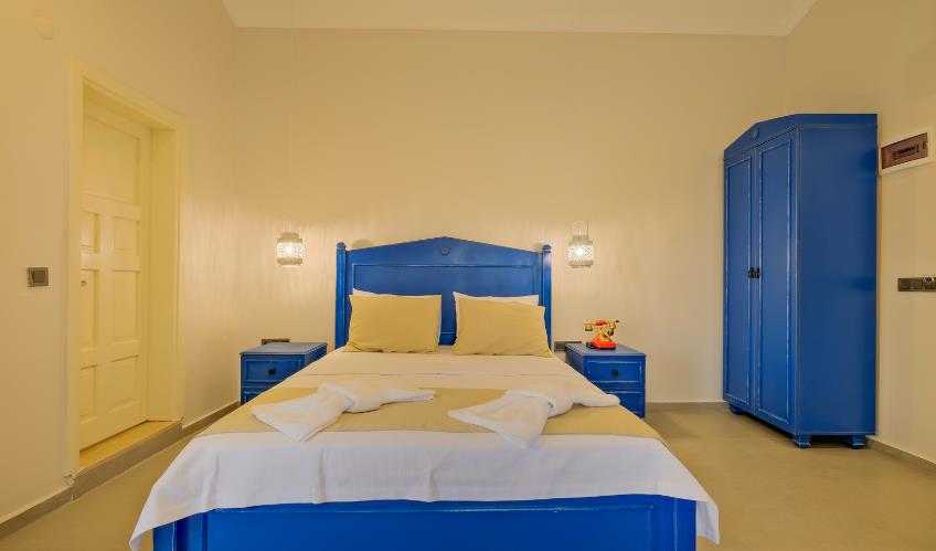 En fazla 3 yetişkin.