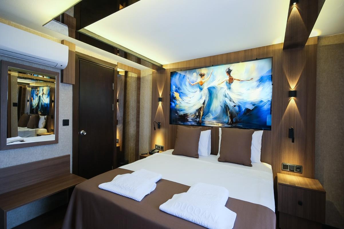 En fazla 2 yetişkin + 1 çocuk veya 1 yetişkin + 2 çocuk.