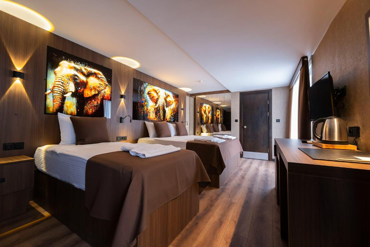 En az 2 yetişkin, En fazla 3 yetişkin + 1 çocuk veya 2 yetişkin + 2 çocuk.