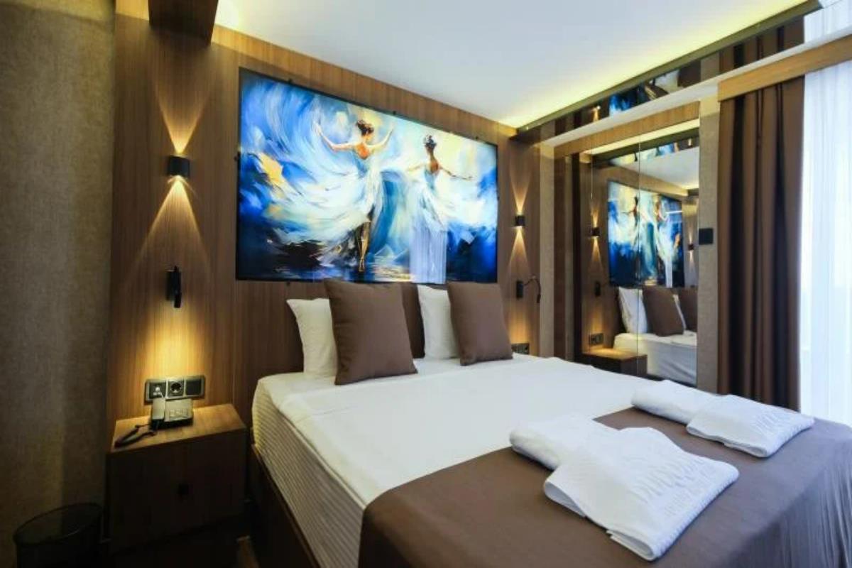 En fazla 3 yetişkin veya 2 yetişkin + 1 çocuk.