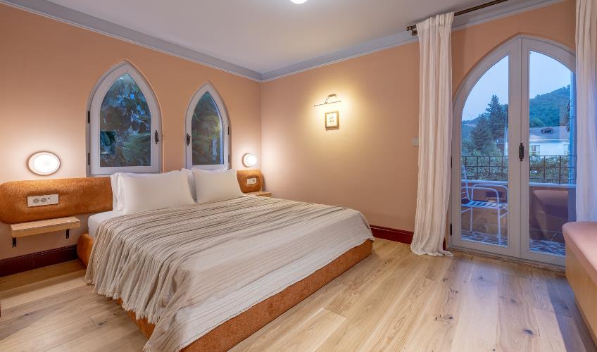 En az 2 yetişkin, En fazla 2 yetişkin.