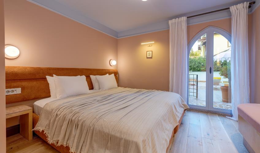 En az 2 yetişkin, En fazla 2 yetişkin.