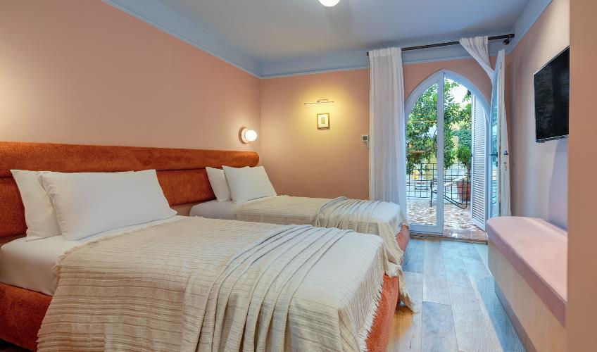 En az 2 yetişkin, En fazla 2 yetişkin.