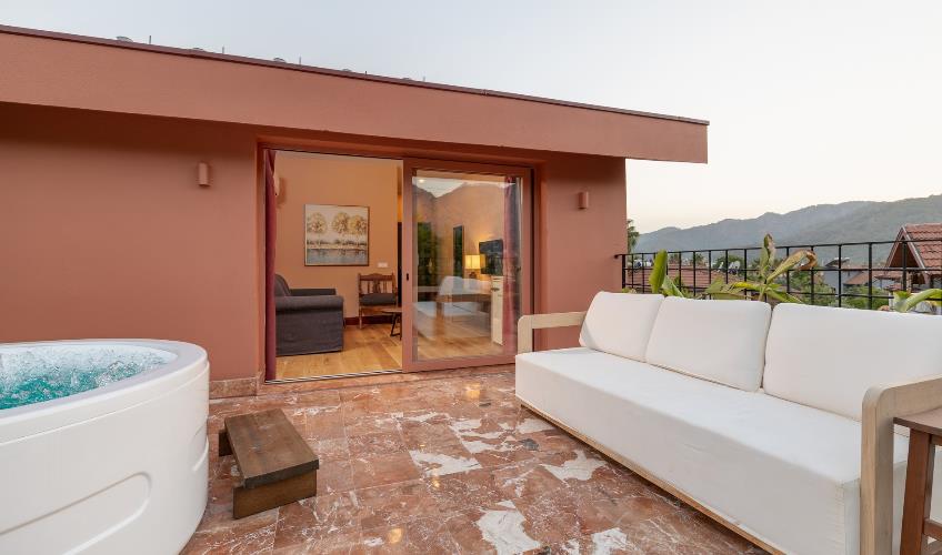 En fazla 4 yetişkin.