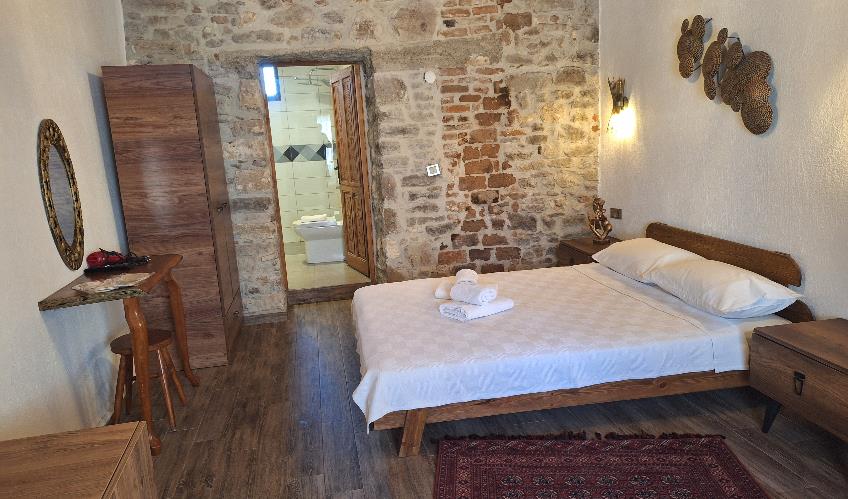 En fazla 2 yetişkin.