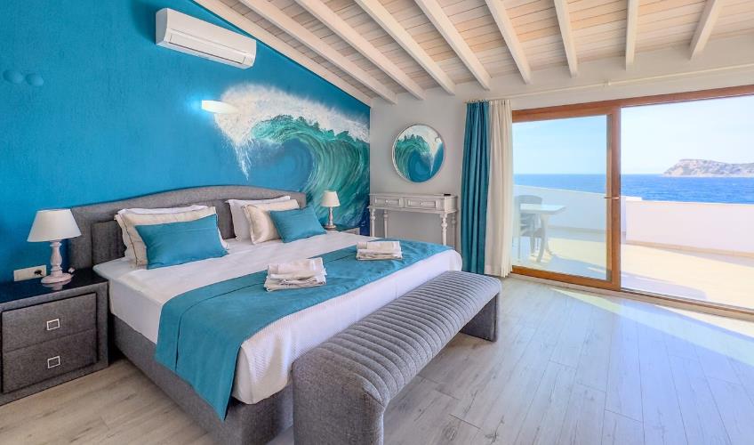 En fazla 3 yetişkin.