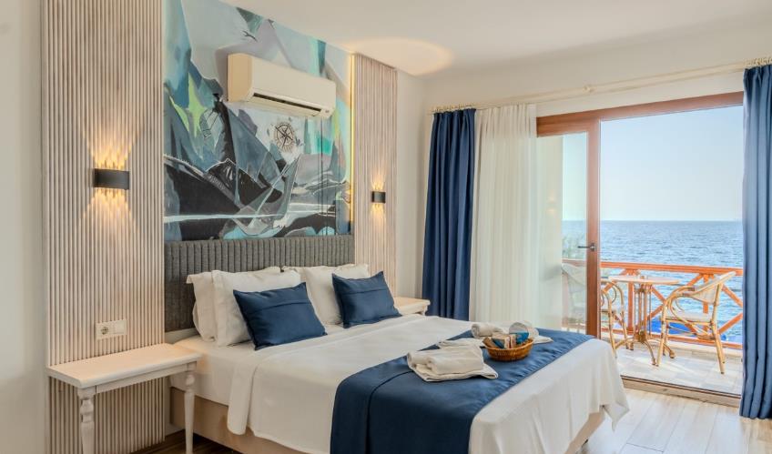 En fazla 3 yetişkin + 1 bebek (0-2 yaş).