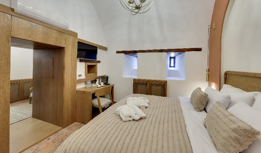 En az 2 yetişkin, En fazla 2 yetişkin + 1 bebek (0-2 yaş).