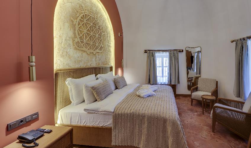 En az 2 yetişkin, En fazla 2 yetişkin + 1 bebek (0-2 yaş).