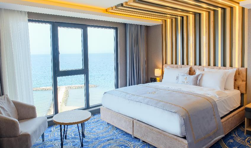 En fazla 2 yetişkin + 1 bebek (0-2 yaş).