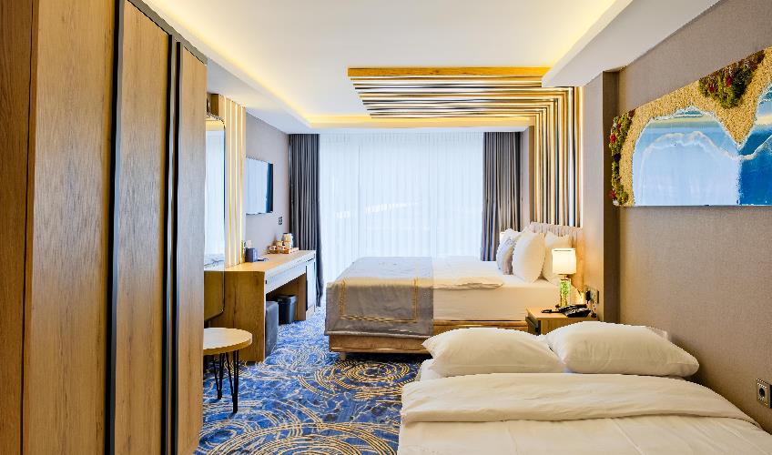 En fazla 3 yetişkin + 1 bebek (0-2 yaş).