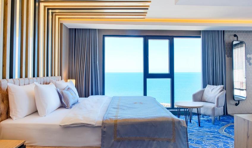 En fazla 2 yetişkin + 1 bebek (0-2 yaş).