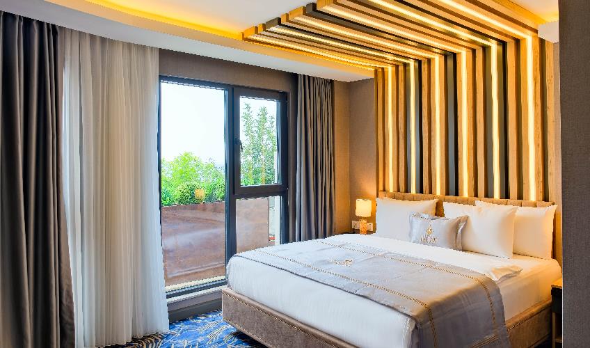 En fazla 3 yetişkin + 2 çocuk + 1 bebek (0-2 yaş) veya 2 yetişkin + 2 çocuk + 1 bebek (0-2 yaş).