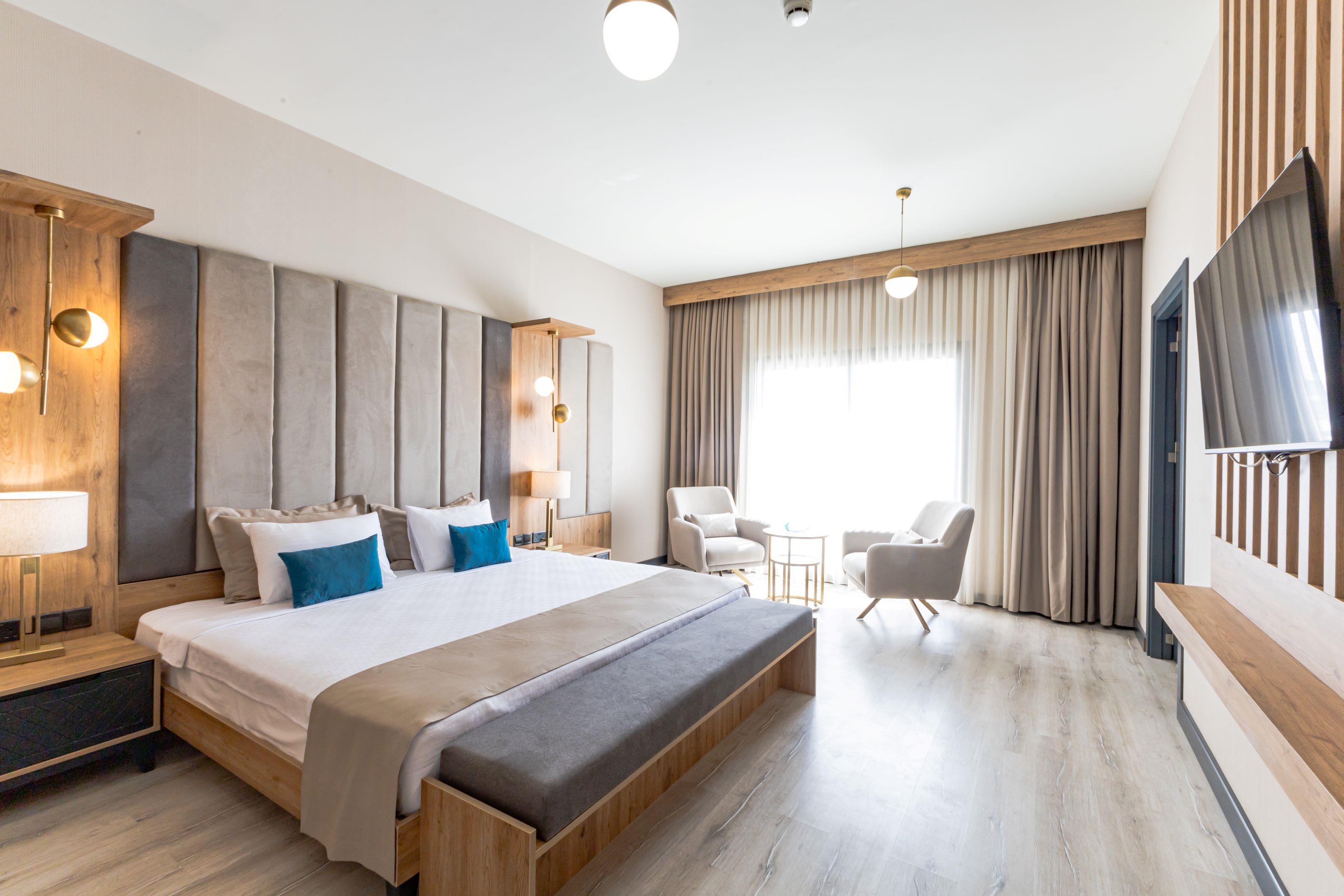 En fazla 3 yetişkin veya 2 yetişkin + 1 çocuk.