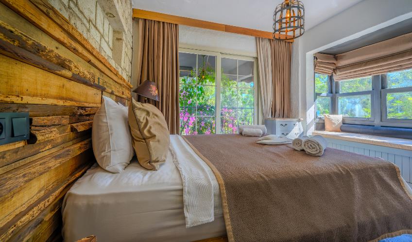 En fazla 2 yetişkin.