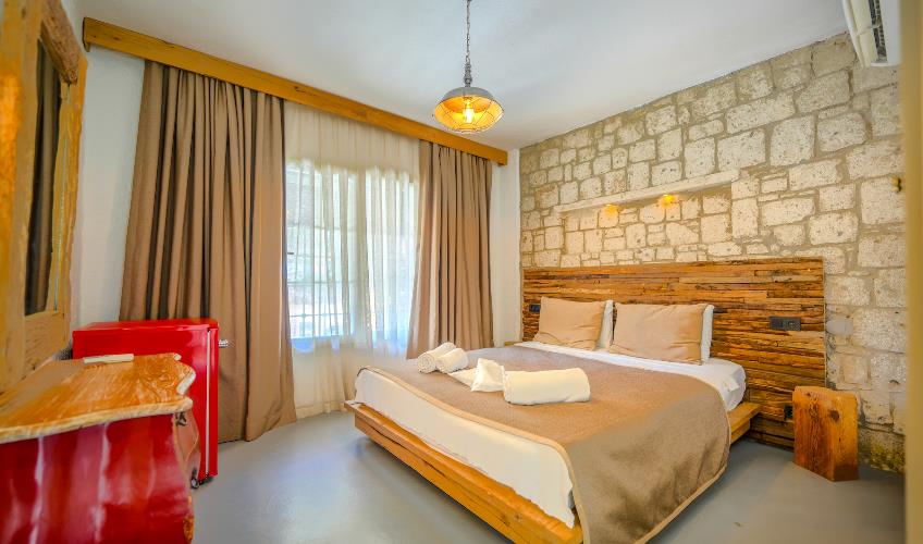 En fazla 2 yetişkin.