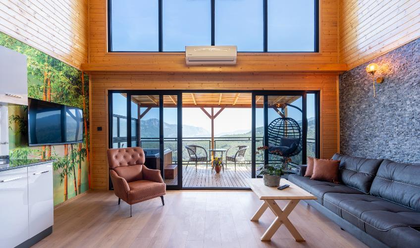 En fazla 2 yetişkin + 2 çocuk + 1 bebek (0-2 yaş) veya 1 yetişkin + 2 çocuk + 1 bebek (0-2 yaş).