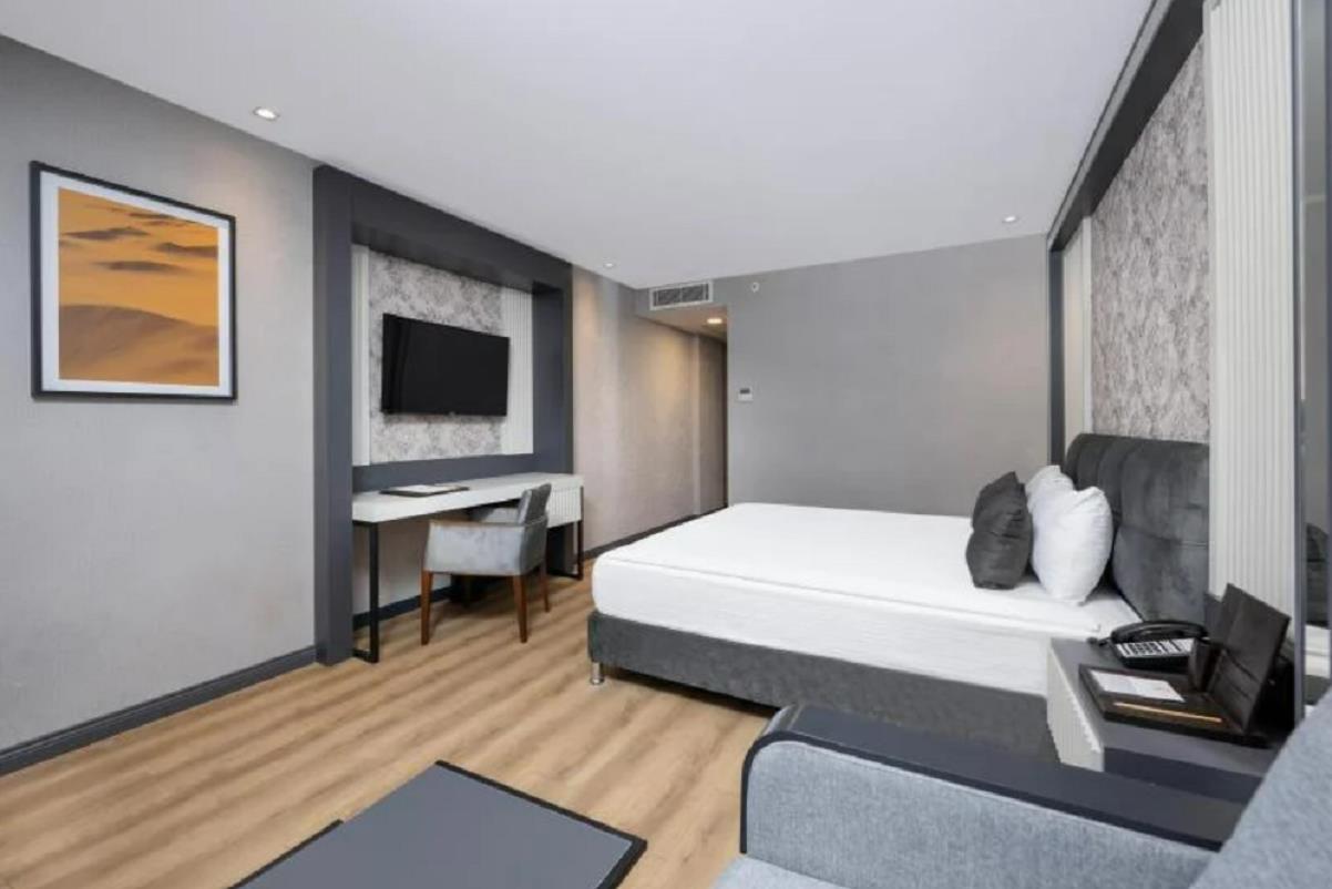 En fazla 2 yetişkin.