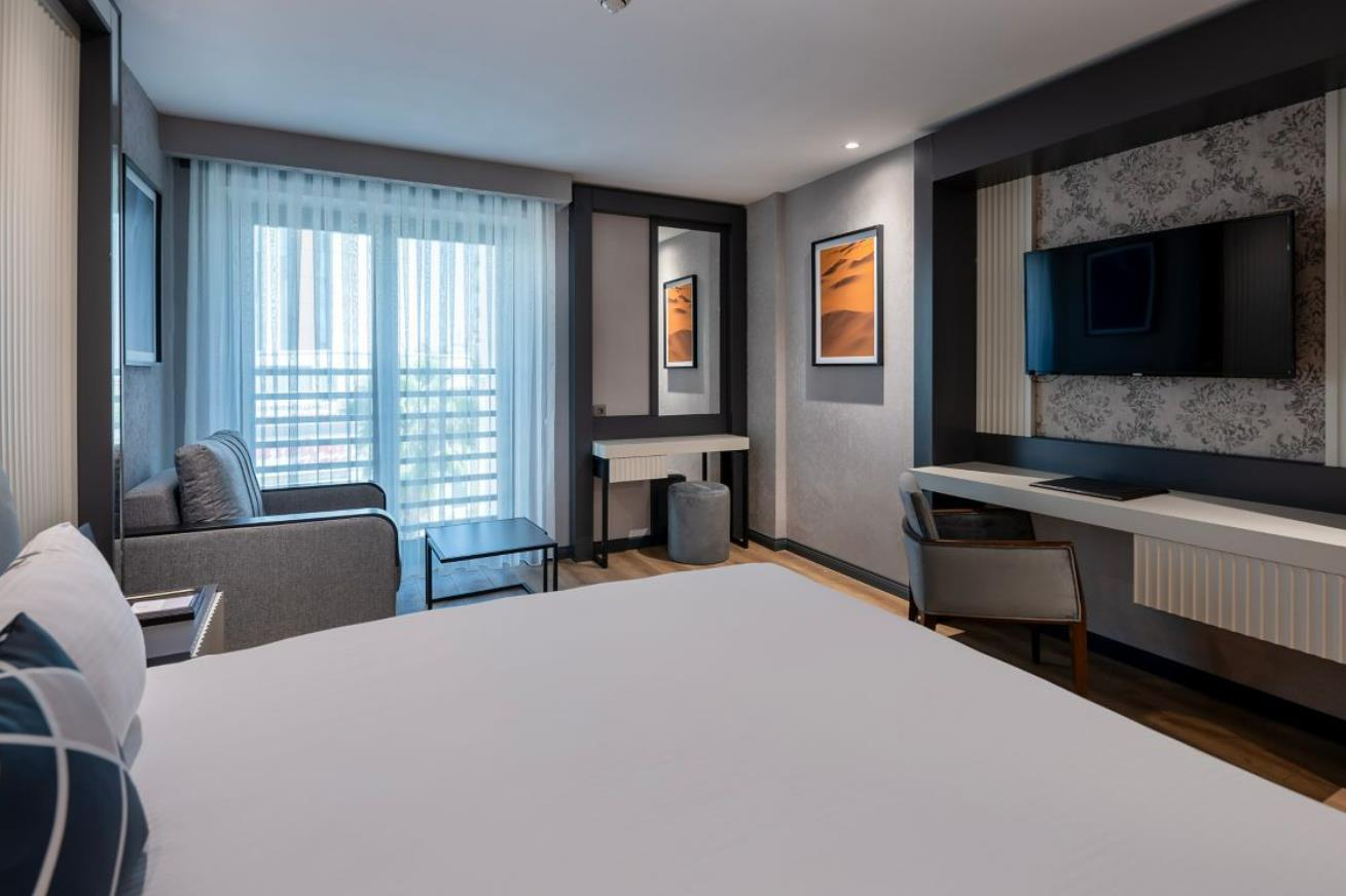 En fazla 2 yetişkin.