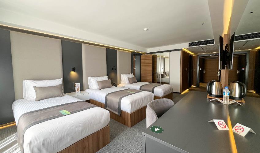 En fazla 4 yetişkin + 2 çocuk + 1 bebek (0-2 yaş) veya 3 yetişkin + 2 çocuk + 1 bebek (0-2 yaş).