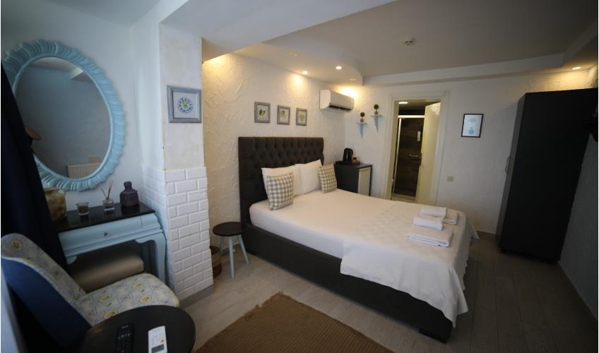 En fazla 3 yetişkin.