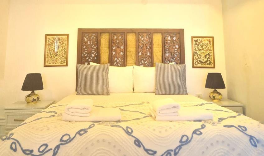 En fazla 3 yetişkin.