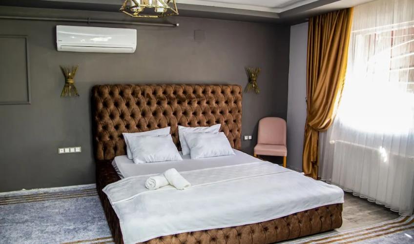 En fazla 2 yetişkin + 1 çocuk veya 1 yetişkin + 1 çocuk.