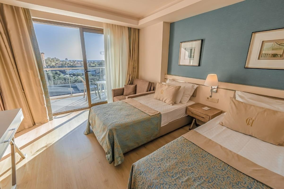 En fazla 3 yetişkin veya 2 yetişkin + 1 çocuk.